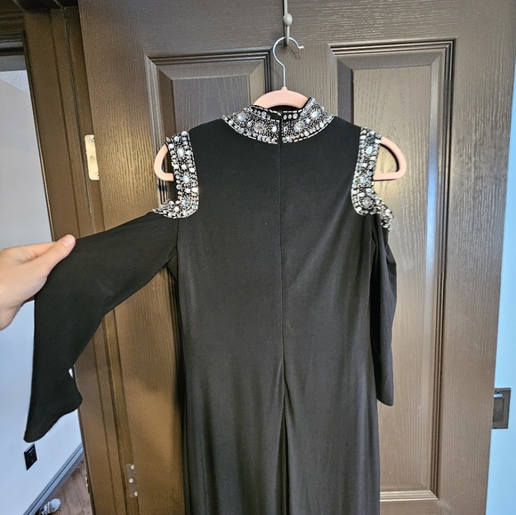 Cold sholder black dress. Size6 - Picture 5 of 9